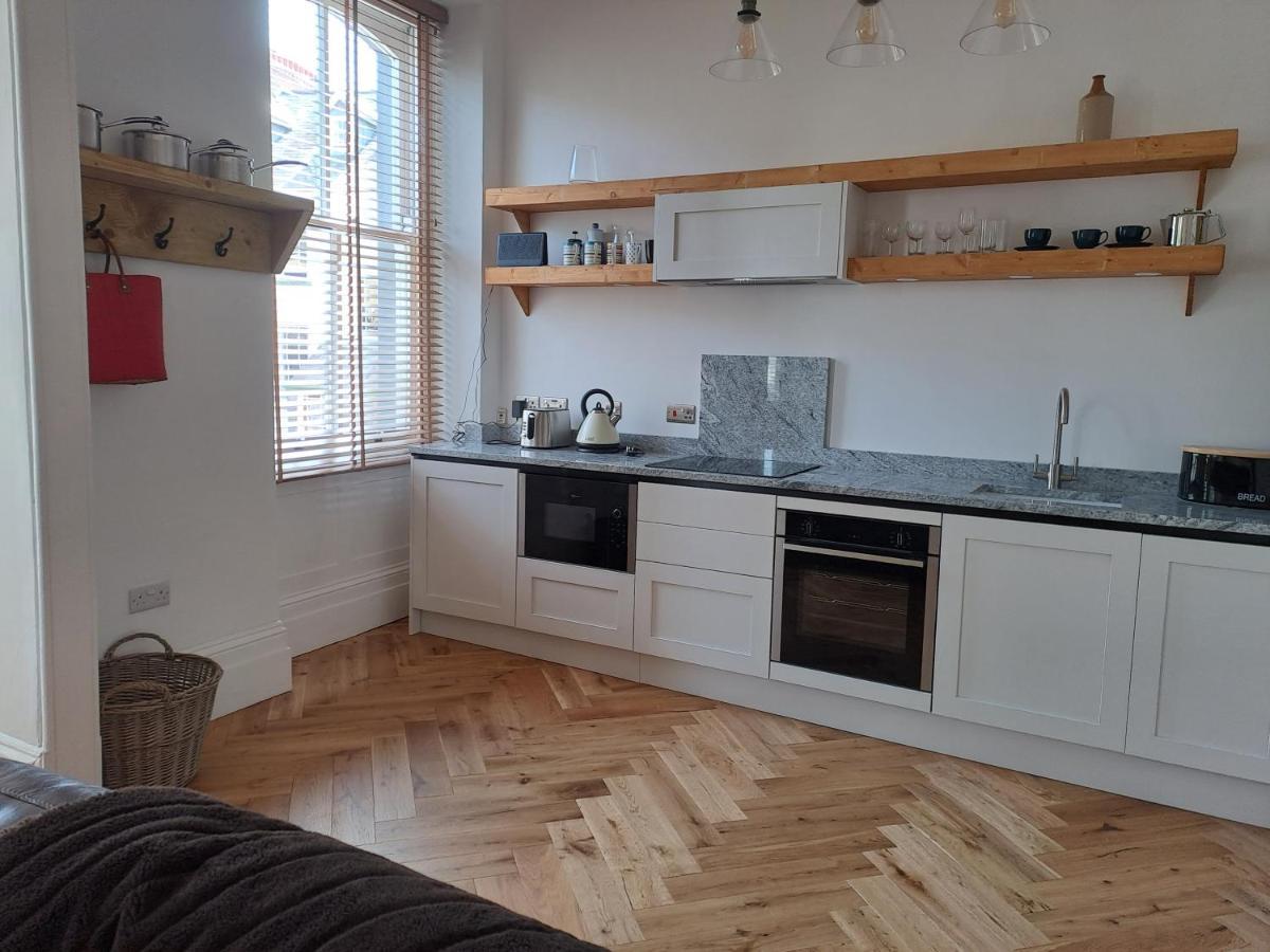 Spinnaker - Self Catering Apartment, Tenby Exterior foto